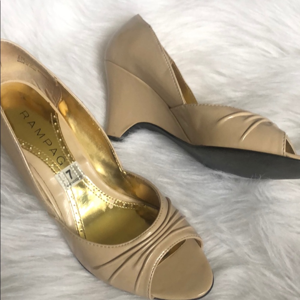 Rampage Light Tan Wedge Heels Sz 7 GUC